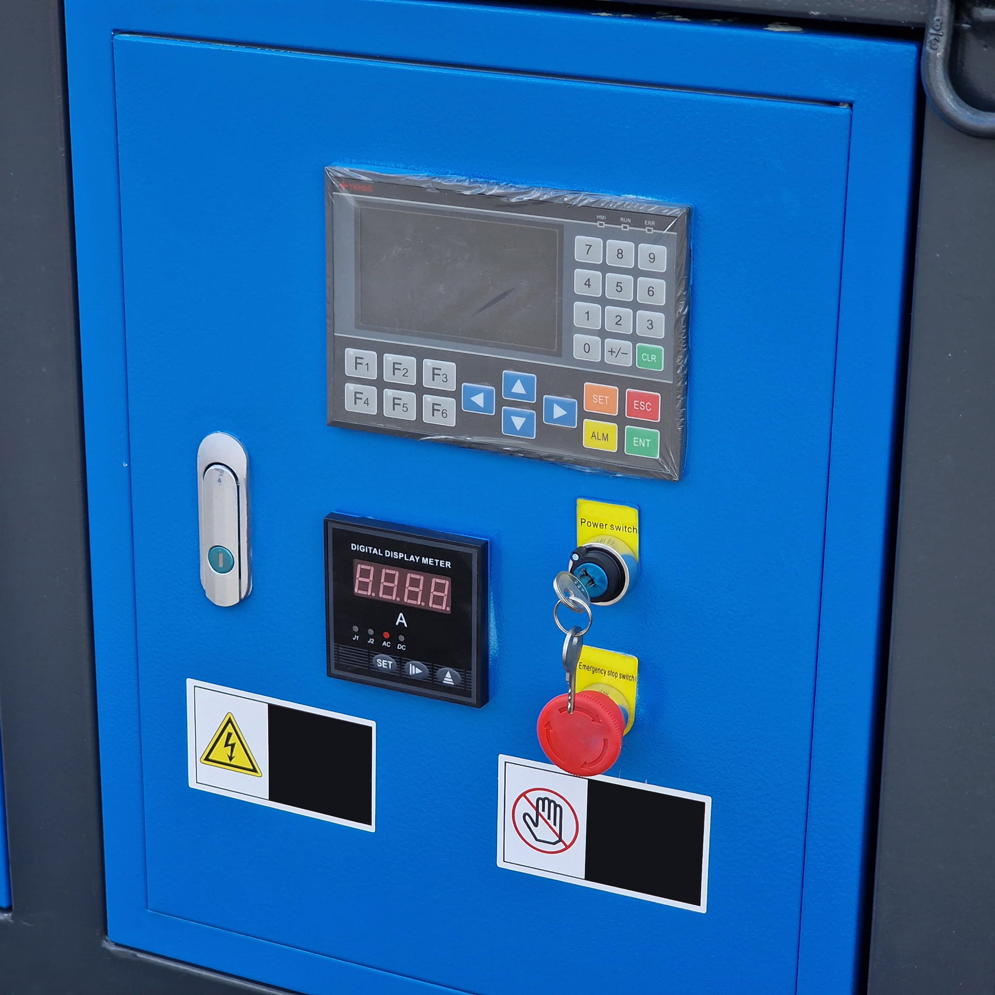 7 Broyeur 2 arbres 10 Cv